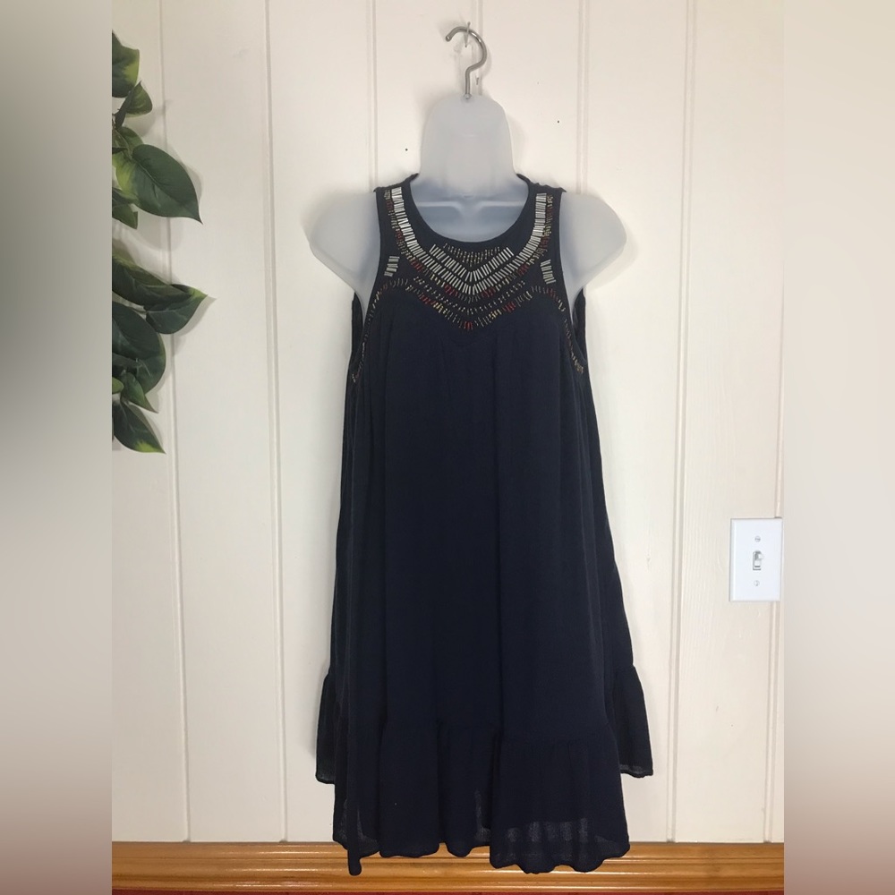 En Crème Sleeveless Tank Top Dressy Blouse Beaded Embellish
Sequin Bead Neckline